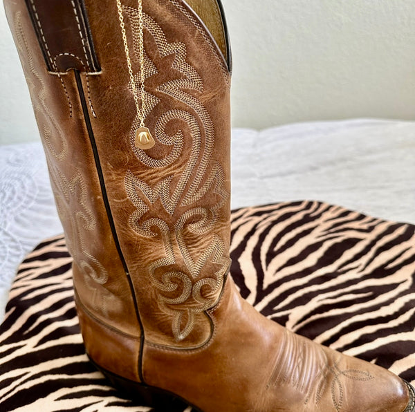 "Cowgirl Hat" Necklace